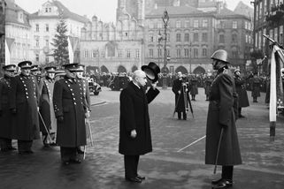 Rozkaz zněl jasně – zničit. Wehrmacht však ostatků...